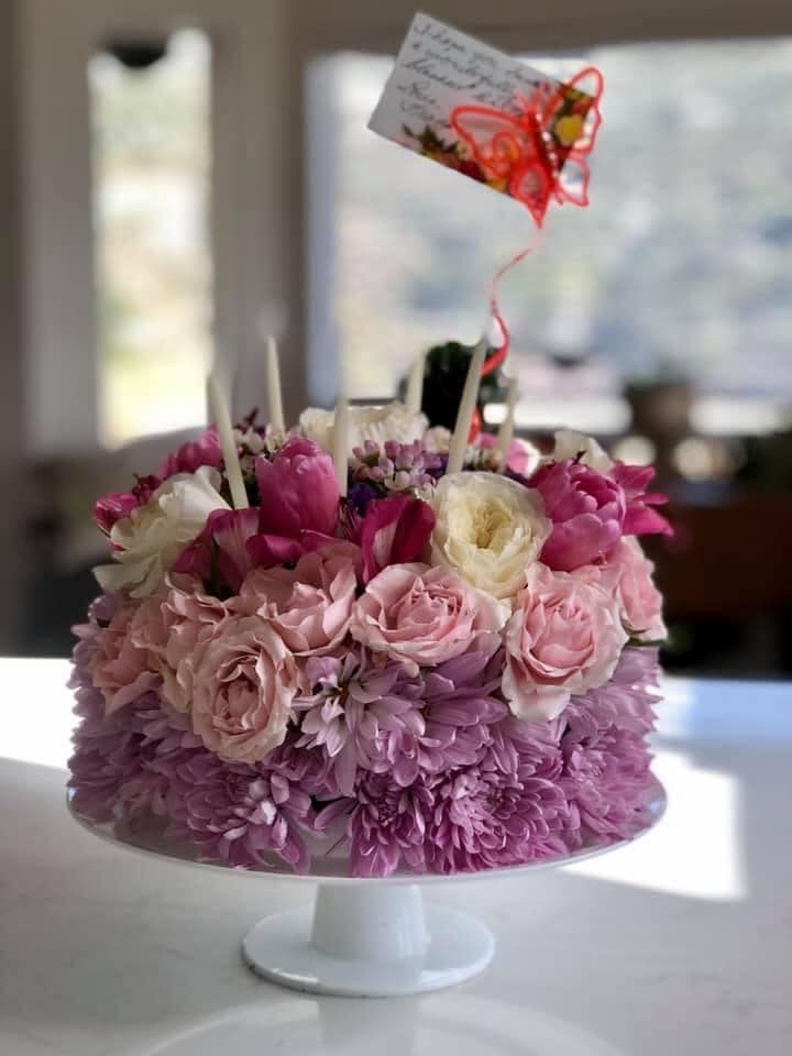 Flower cake of pink carnations